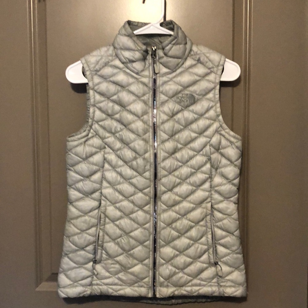 North Face Small Grey Silver Puffer Vest